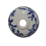 Porcelain chandelier piece with blue iris flower patterns چینی سفید تزئین شده با گل‌های آبی برای لوستر