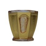 فنجان شیشه‌ای نفیس دسته دار با نقوش سندبلاست طلایی و طرح‌های برجسته ایرانی/اسلامی