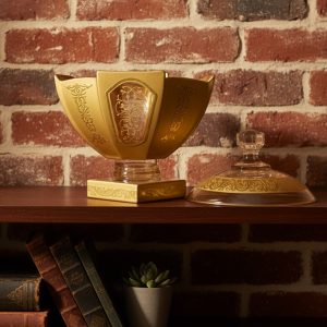 کاسه شیشه‌ای سلطنتی: زینت‌بخش میز پذیرایی شما.