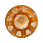 کاسه پایه‌دار شیشه‌ای طرح سلطانی اصفهان با روکش طلایی و نقوش سنتی اسلیمی، مناسب دکوراسیون لوکس و پذیرایی مجلسی.