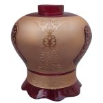 نمای نزدیک از طراحی بدنه لاله سلطان برای لوستر و شمعدان‌های تزیینی