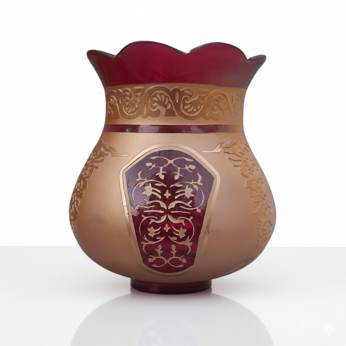 لاله شیشه‌ای آباژور و شمعدان طرح سلطان با رنگ زرشکی و نقش سنتی