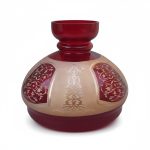 قالپاقی سلطان شیشه‌ای قرمز تراش‌خورده برای تولید شمعدان.